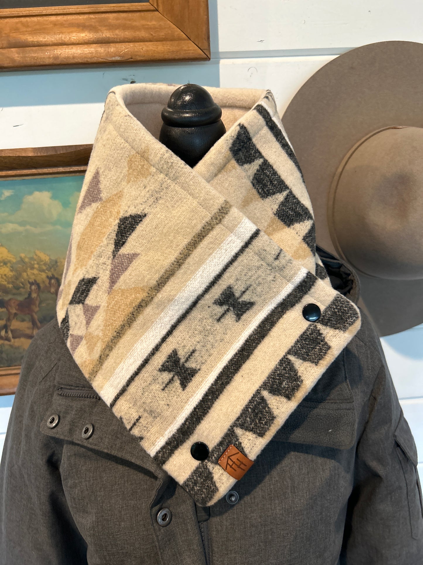 The Gauge: Naturally neutral with BLACK snaps