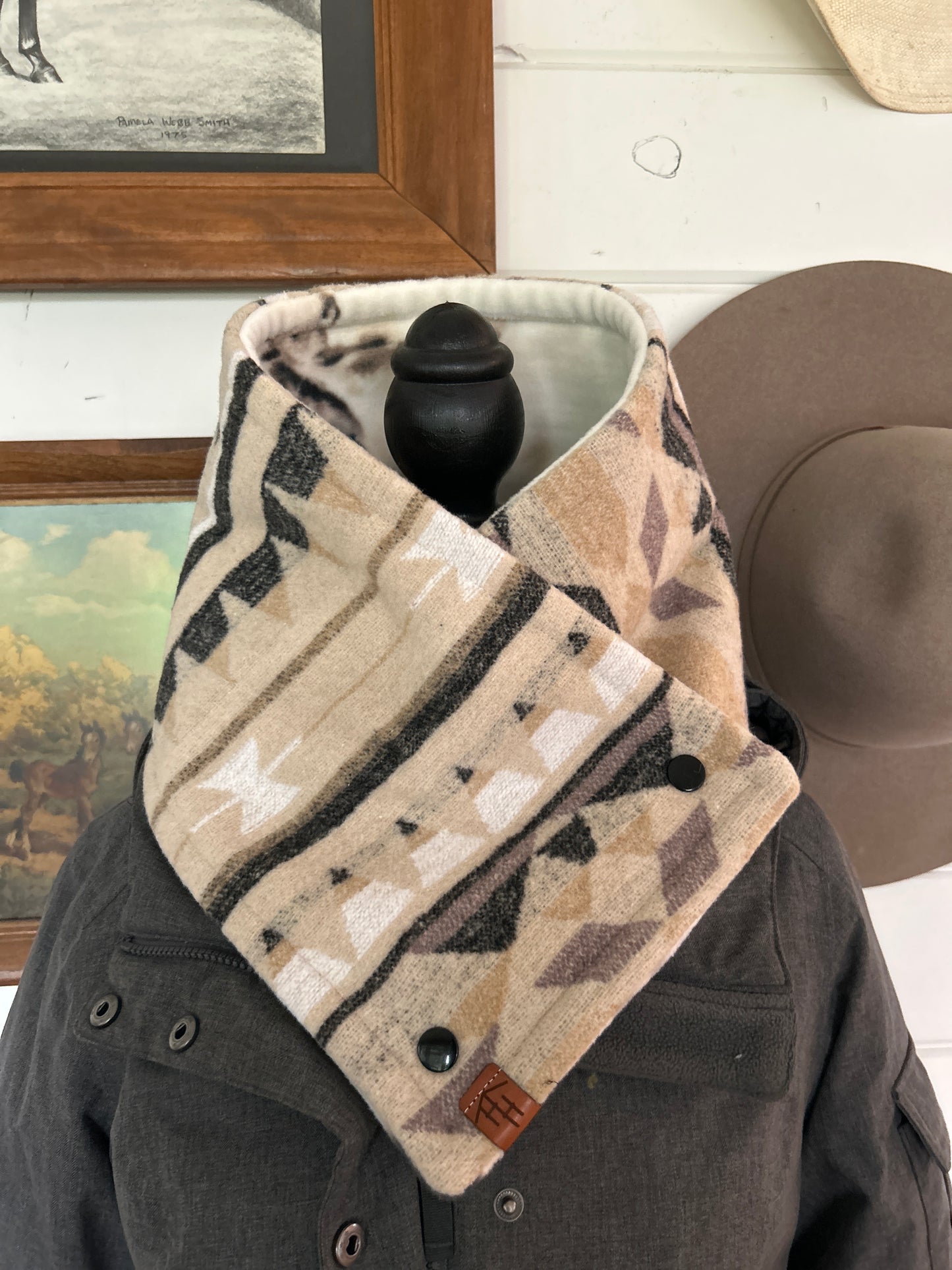 The lumberjack: Naturally neutral with BLACK snaps